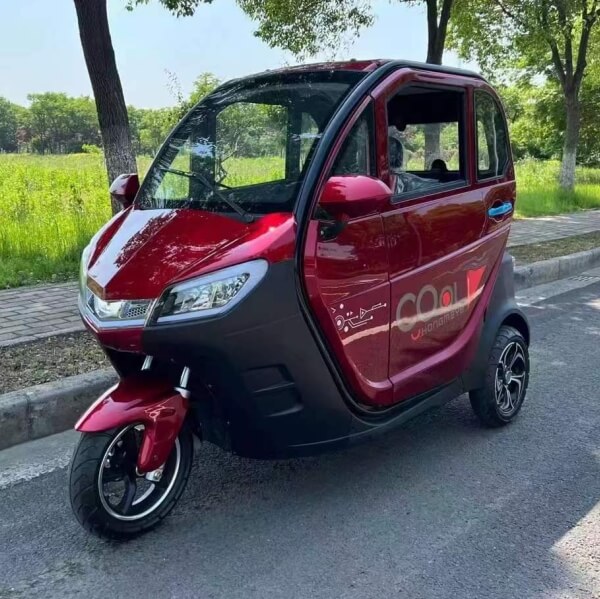 125cc gasoline tricycle with full enclosed cabin 2022